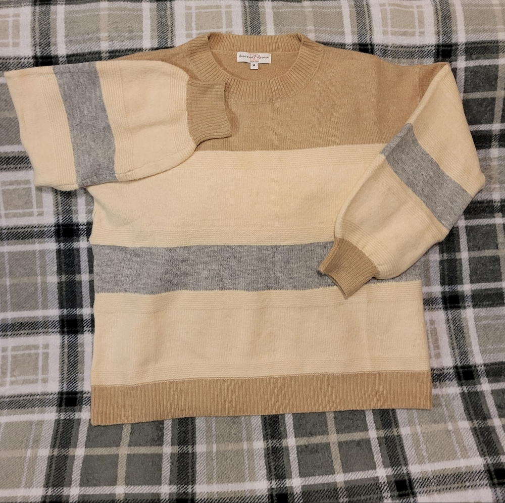 Discount Divas sweater, medium, tan & beige with grey stripe NWOT